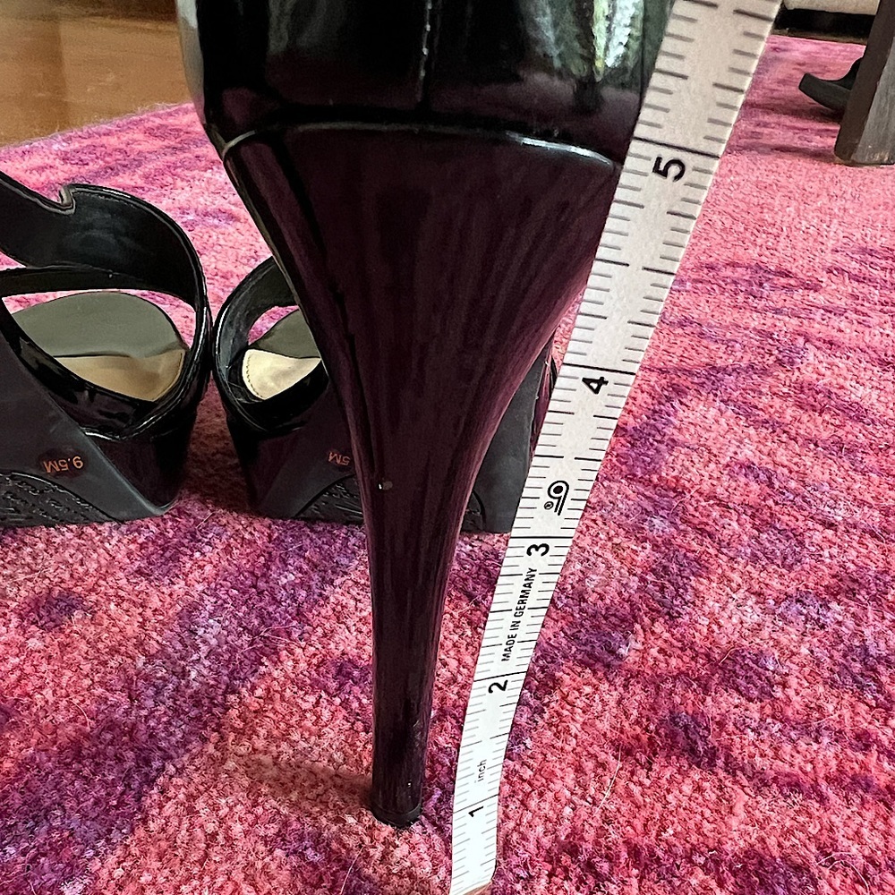 Gianni Bini Black Patent Leather looking Strappy Heels - Picture 6 of 7